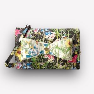 NWT BETSEY JOHNSON DANI CROSSBODY XOFLORAL WHITE FLORAL GOLD CHAIN PURSE